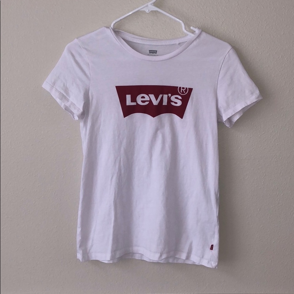 Women’s Levi’s tee worn once